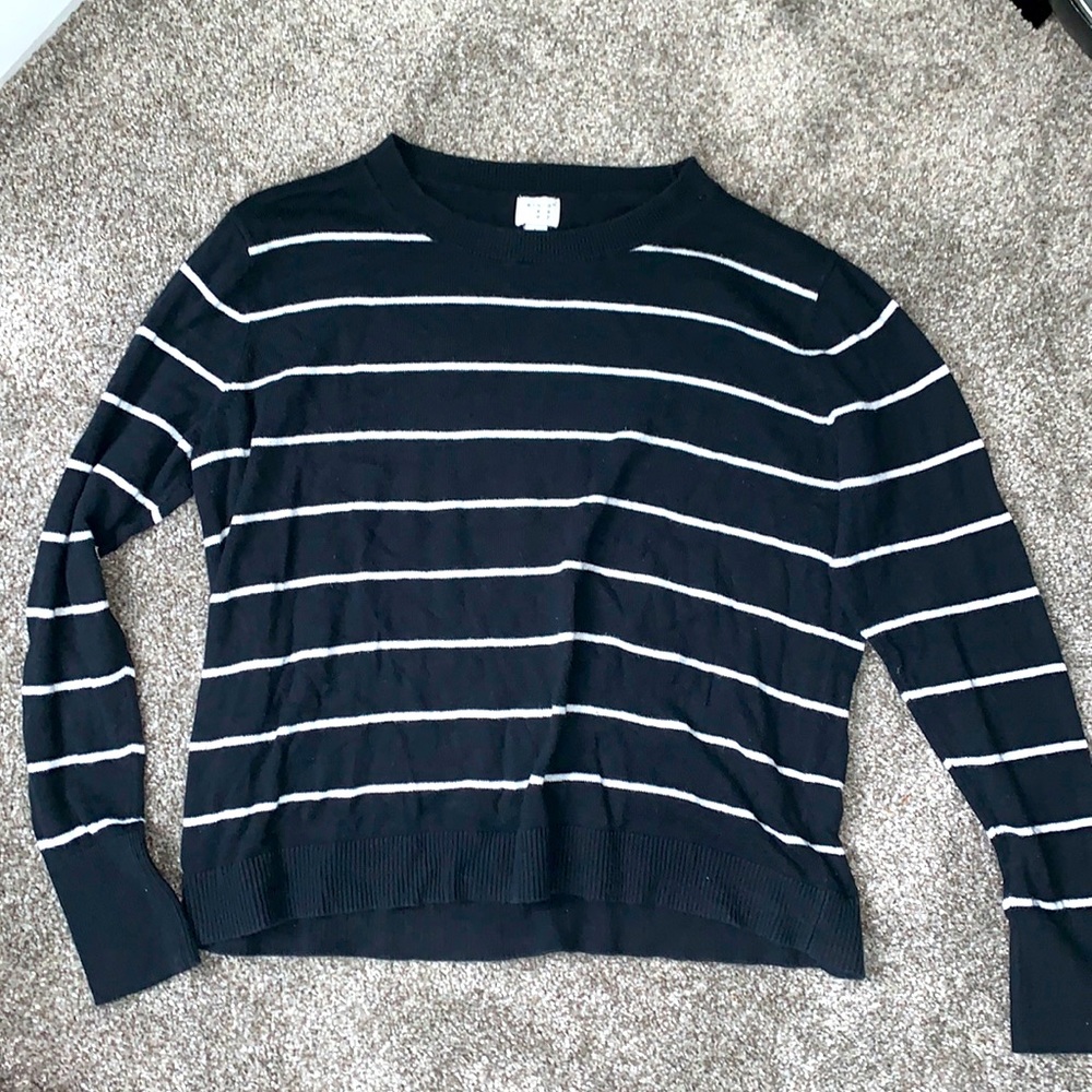 Black & White Stripped Women’s Sweater